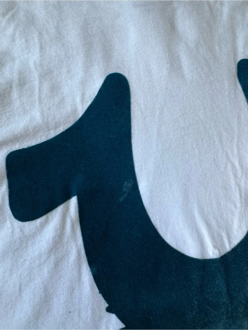 True Religion White T‑Shirt with Blue Velvet Drip Horseshoe Logo